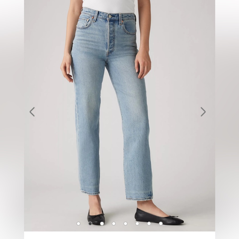 Levi’s Ribcage Straight Ankle Jeans, Size 29, Light denim wash, EUC